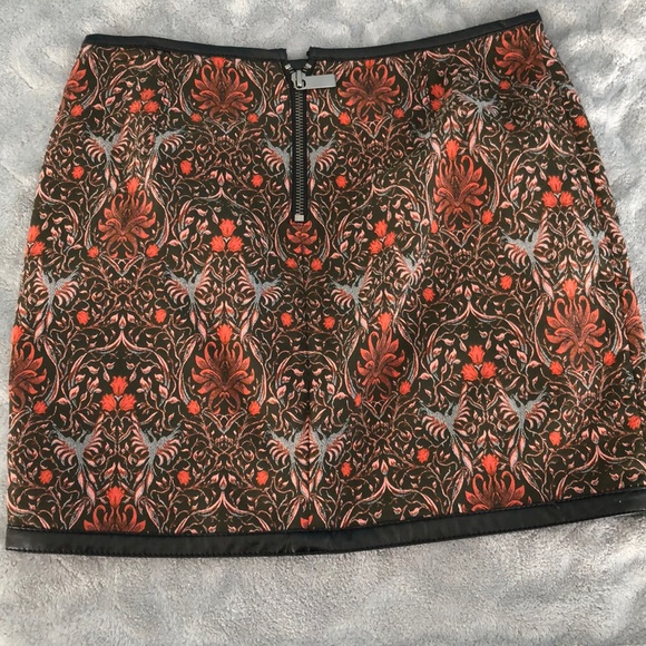 Express Patterned Mini Skirt - Picture 2 of 8